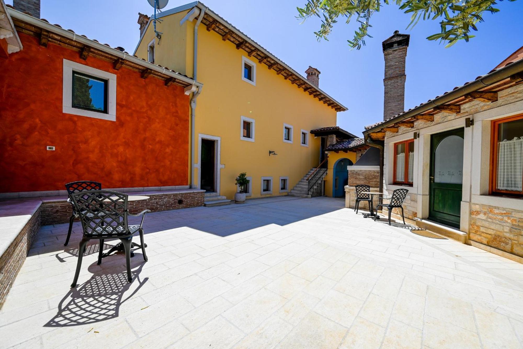 Отель Casa Degli Artisti Ровинь Экстерьер фото